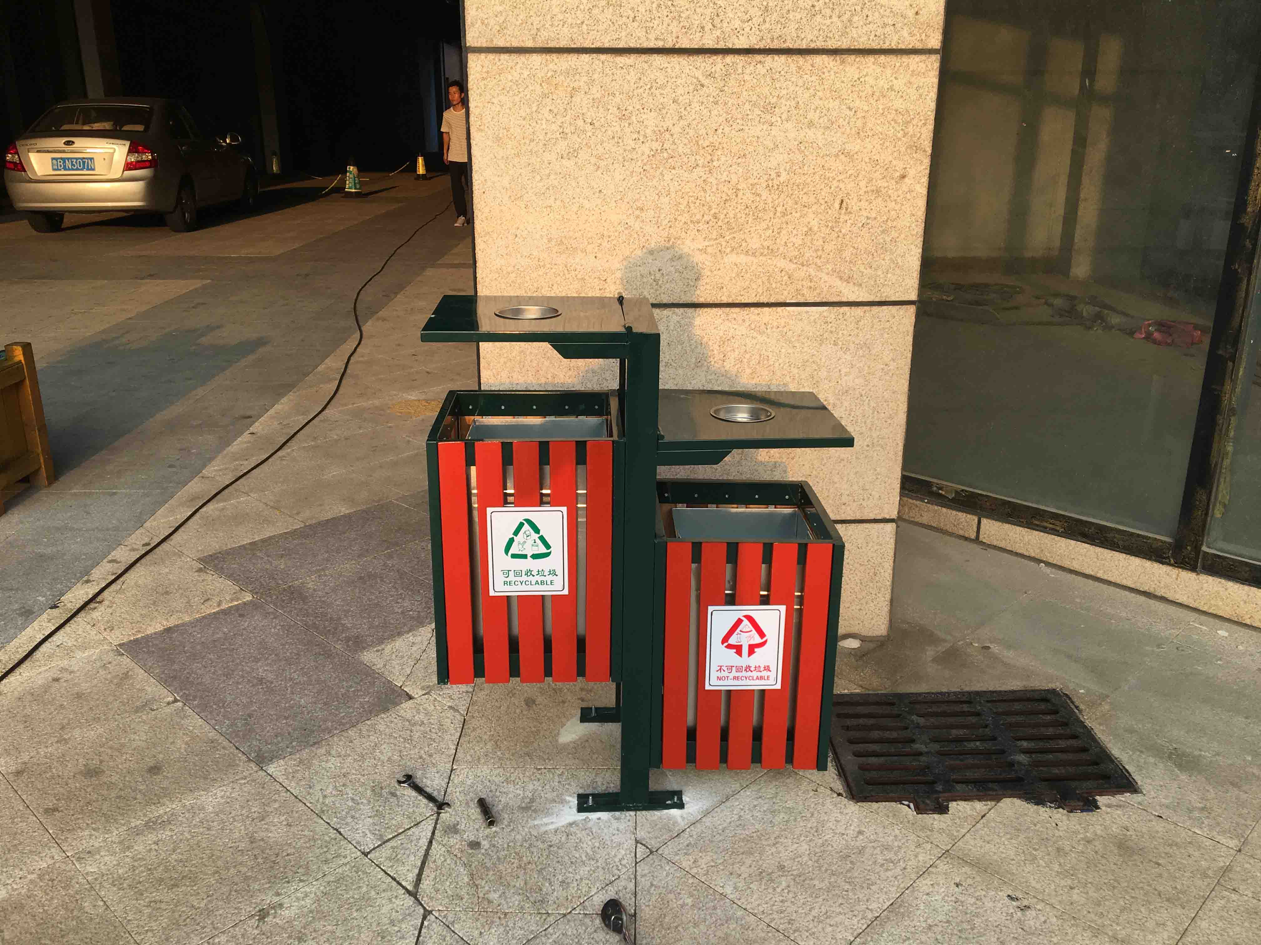 戶外分類(lèi)鋼木垃圾桶YTD07