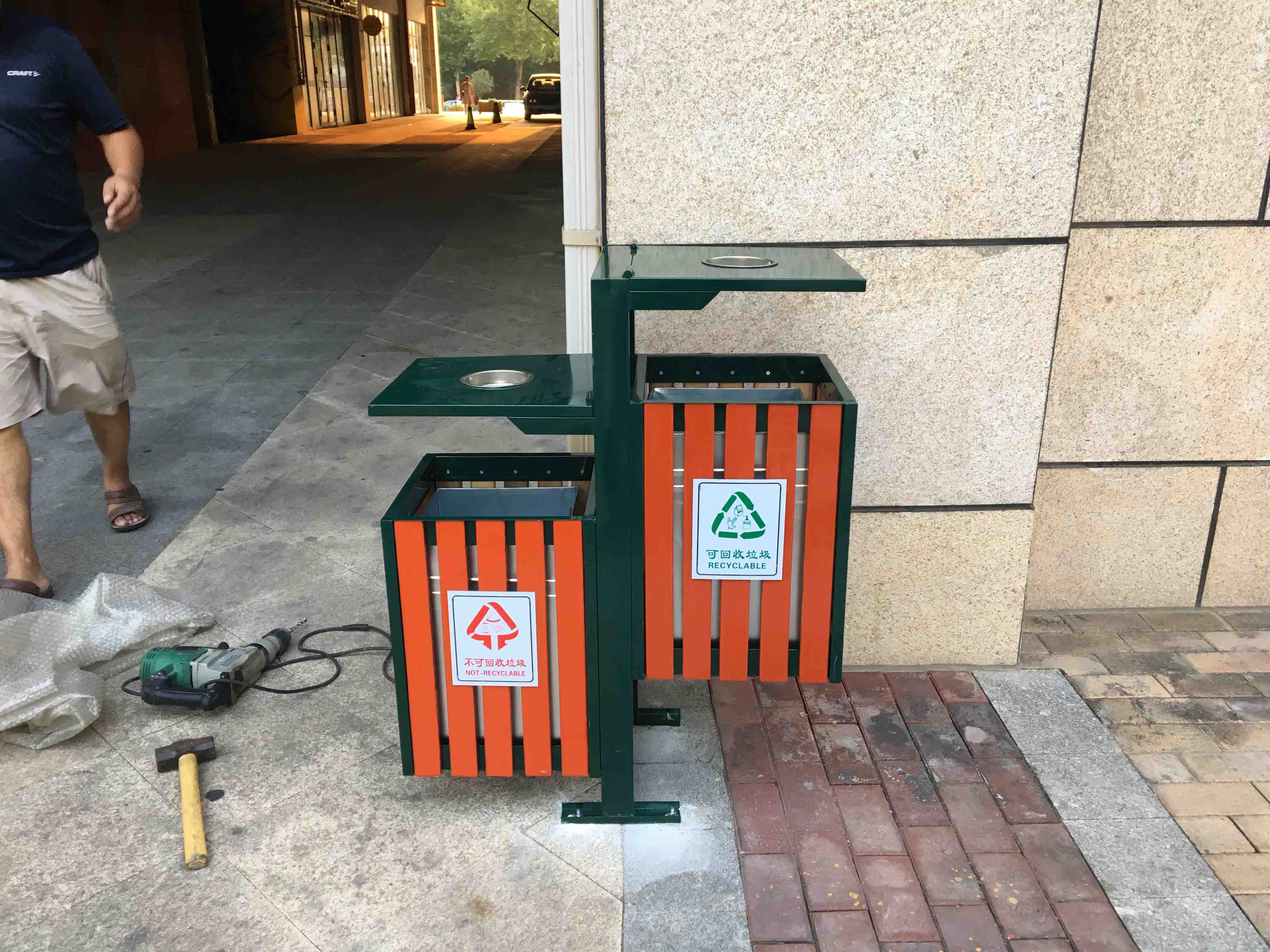 戶外分類(lèi)鋼木垃圾桶YTD07