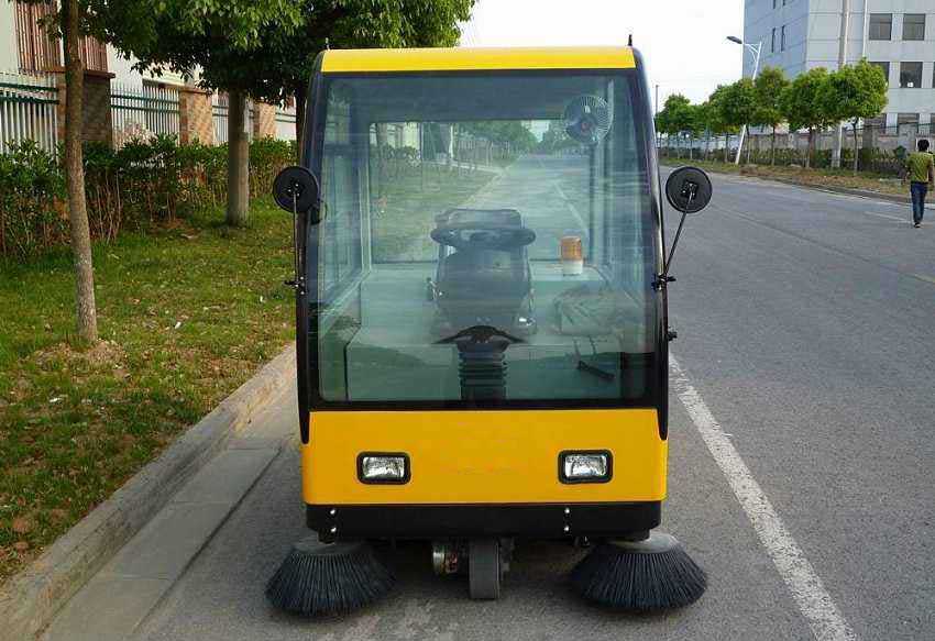 駕駛式掃地機 駕駛式掃地機